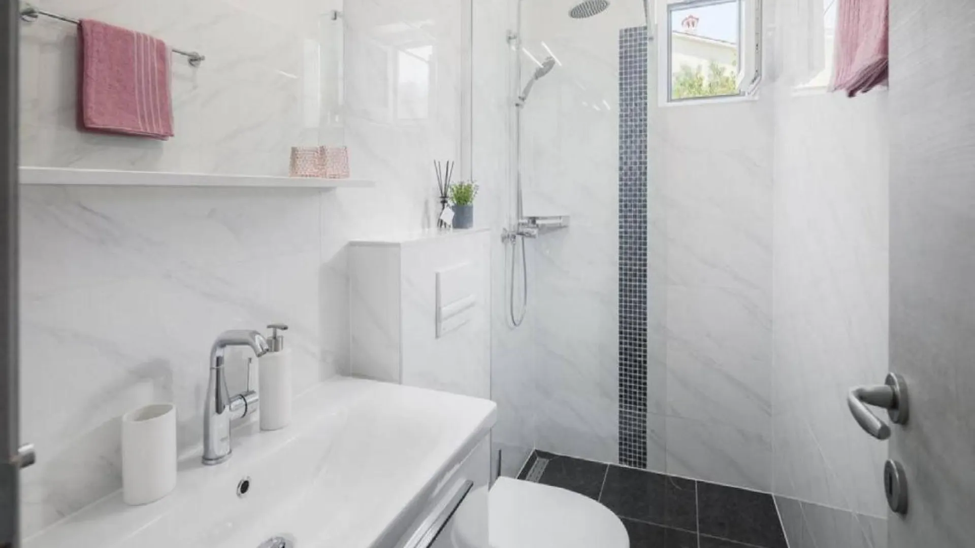 别墅 Three Bedroom Villa, Pool, Private Garden 拉宾