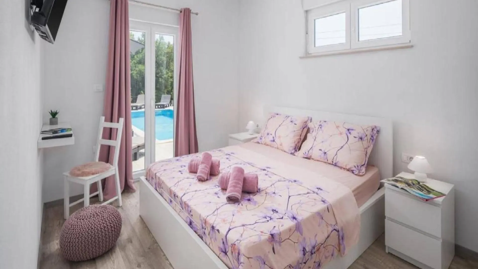 别墅 Three Bedroom Villa, Pool, Private Garden 拉宾