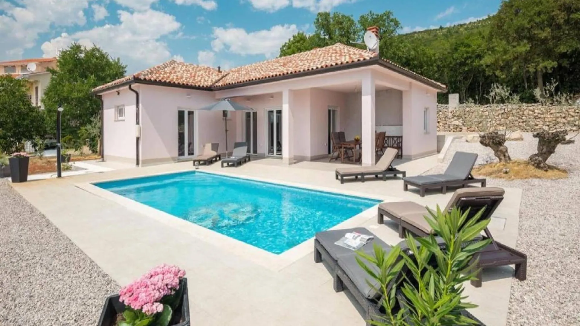 Three Bedroom Villa, Pool, Private Garden 拉宾