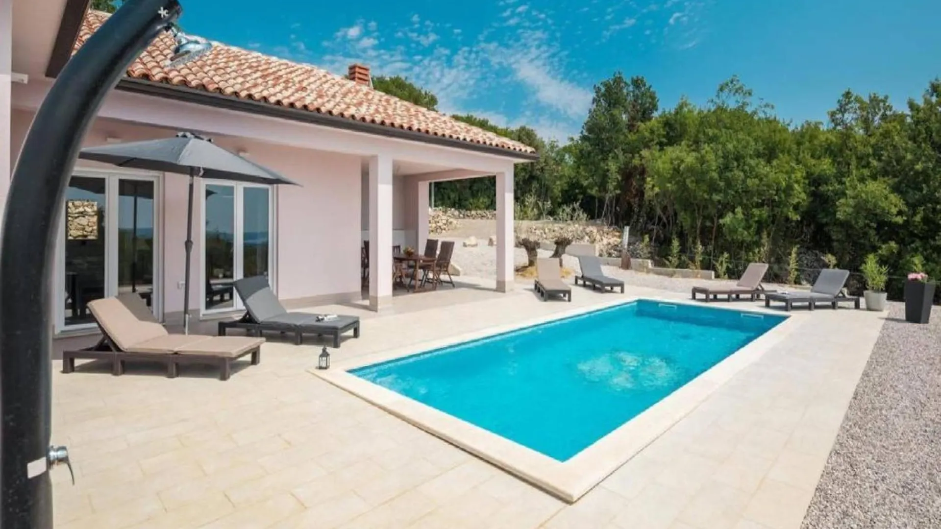 Three Bedroom Villa, Pool, Private Garden 拉宾